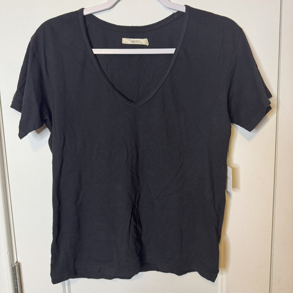 AE77 Ladies Black V Neck Premium Boxy T-Shirt, Size Small, NWT